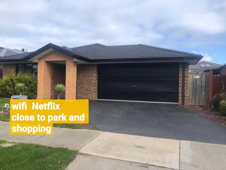 Sweet Four Bedroom Home @Cranbourne West Exteriör bild